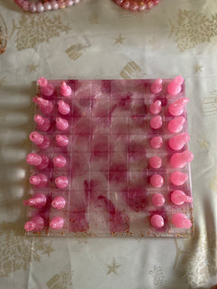 ♟️ Échiquier en Résine – Édition Spéciale Octobre Rose (Pièce Unique)
